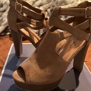 Selling top MODA Where July kilts probably worn one time